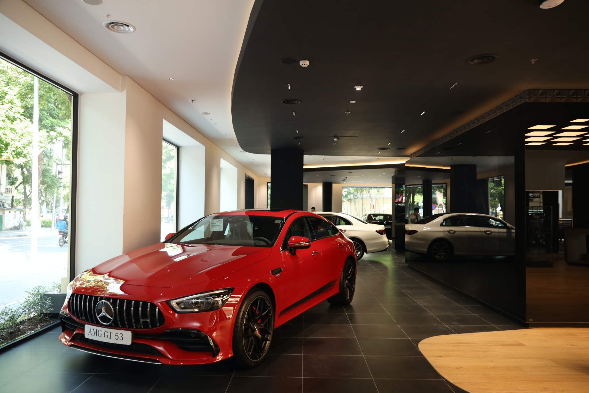 Mercedes-Benz Việt Nam có thêm một showroom tại Hà Nội