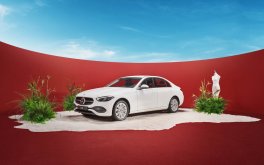 Xe Mercedes-Benz đời 2022 giảm giá "khủng" lên tới 700 triệu đồng